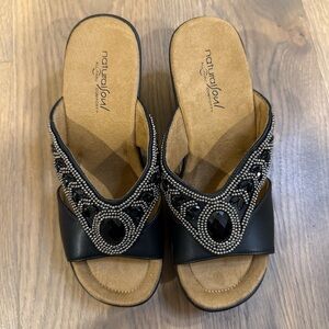 Natural Soul Women's Black and Tan Embellished Sandals